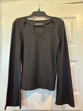 Mudd Black Long Sleeve Top with Keyhole Cutouts